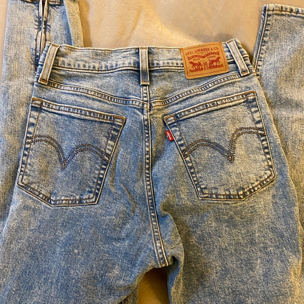 Levi’s size 27